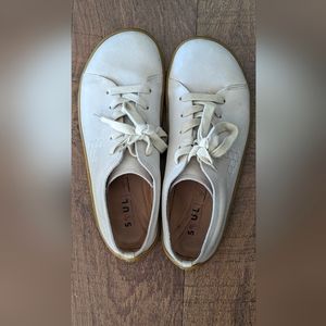 Vivobarefoot Addis size 9/40L